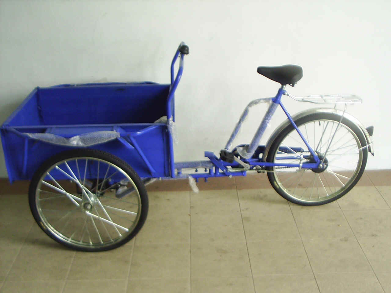 trishaw.jpg (329428 bytes)